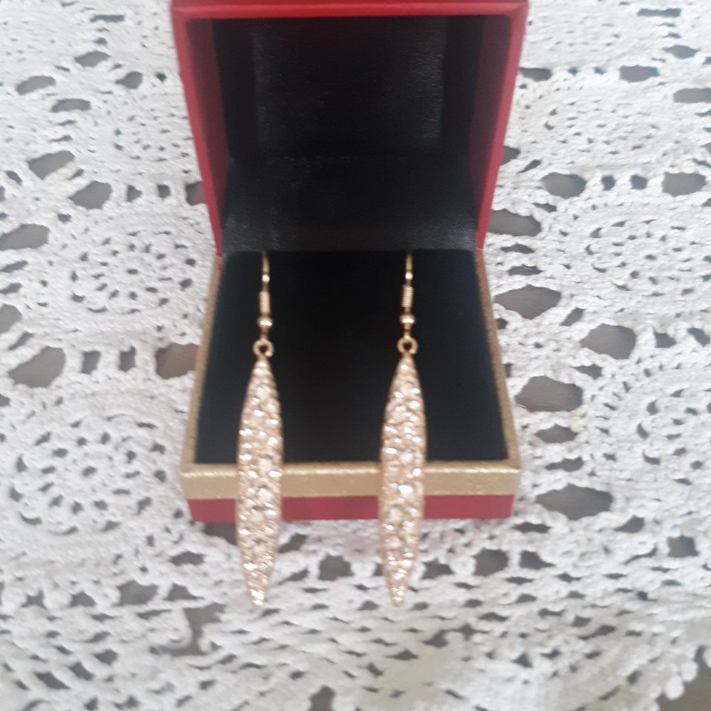 Rose gold color Rhinestone earrings